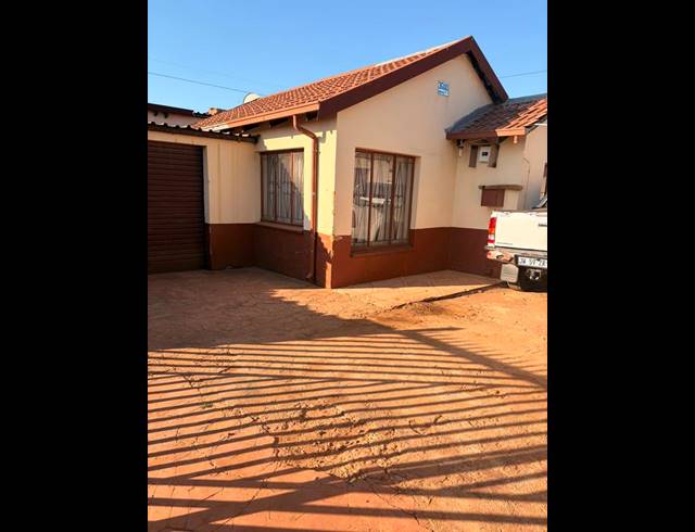 7 BEDROOM HOUSE FOR SALE IN MAHUBE VALLEY